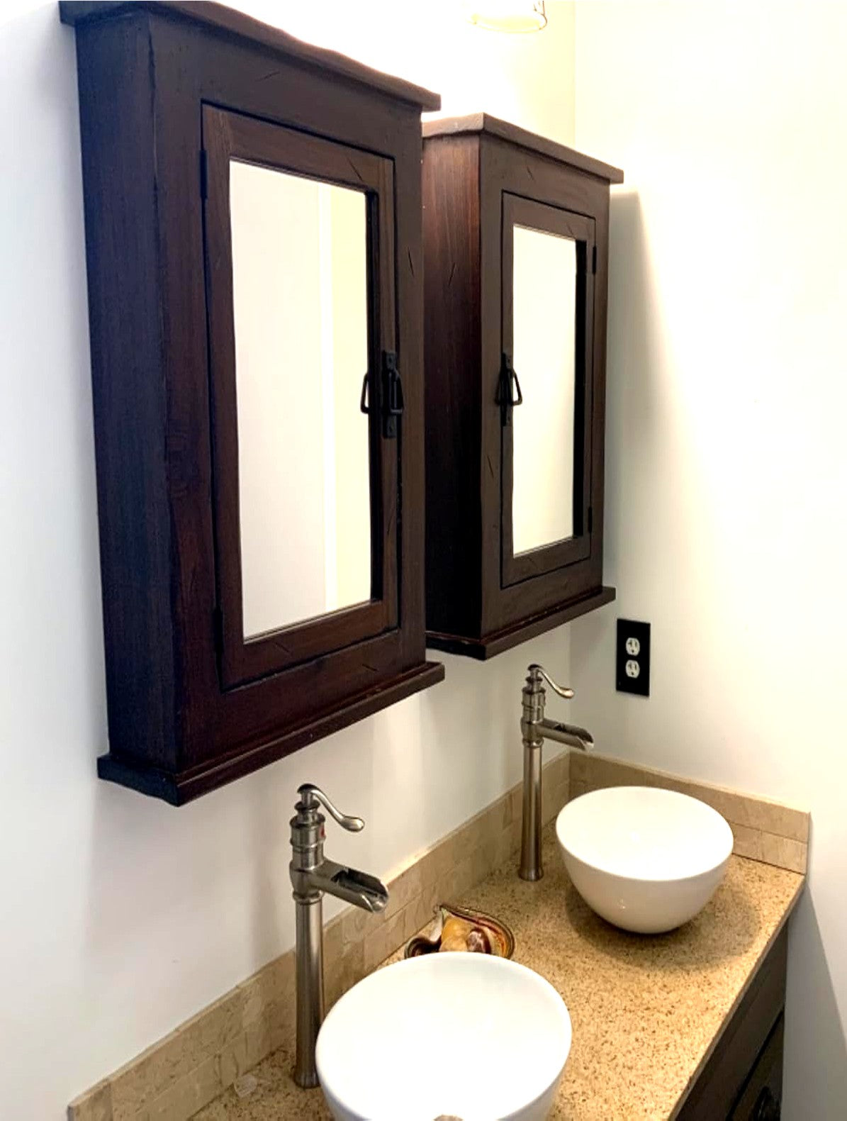 Dijkoo ZyduzscAT NUOTIRUIS Primitive Mission Medicine Cabinet